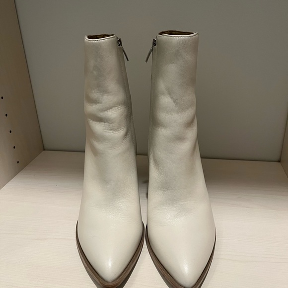 Nine West women offwhite booties wood heel great condition rarely worn size 9.5 - Picture 3 of 7